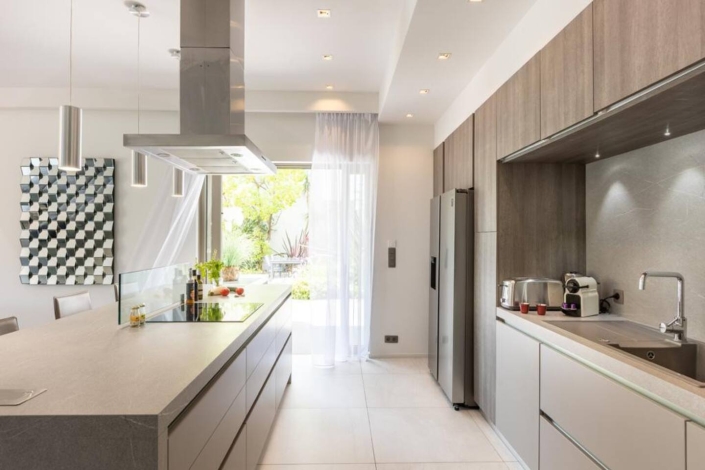 1e0bd1c2-f13d-425b-8663-35849b603baf