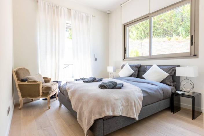 f4e94ebb-9059-44aa-870f-f8be9fdb7060